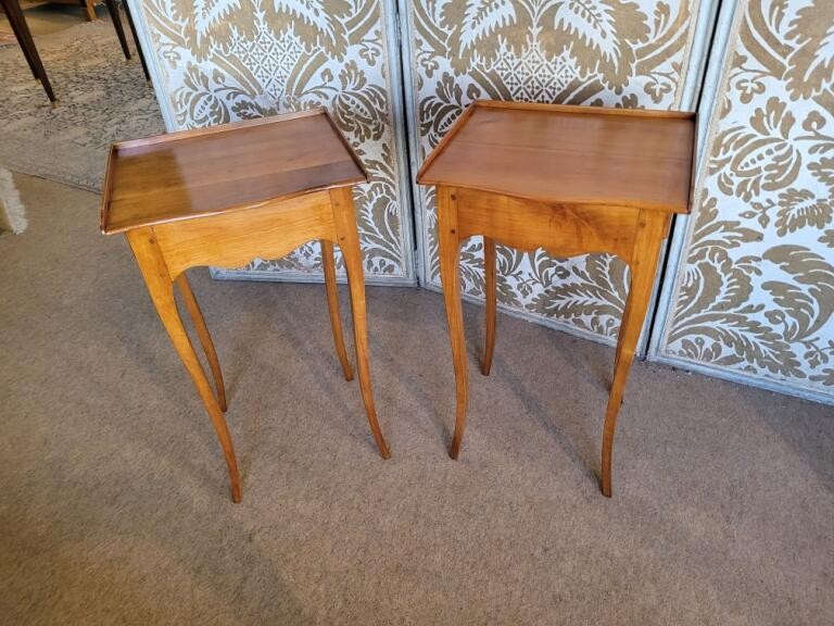 Paire de Petites Tables en Merisier / XXème