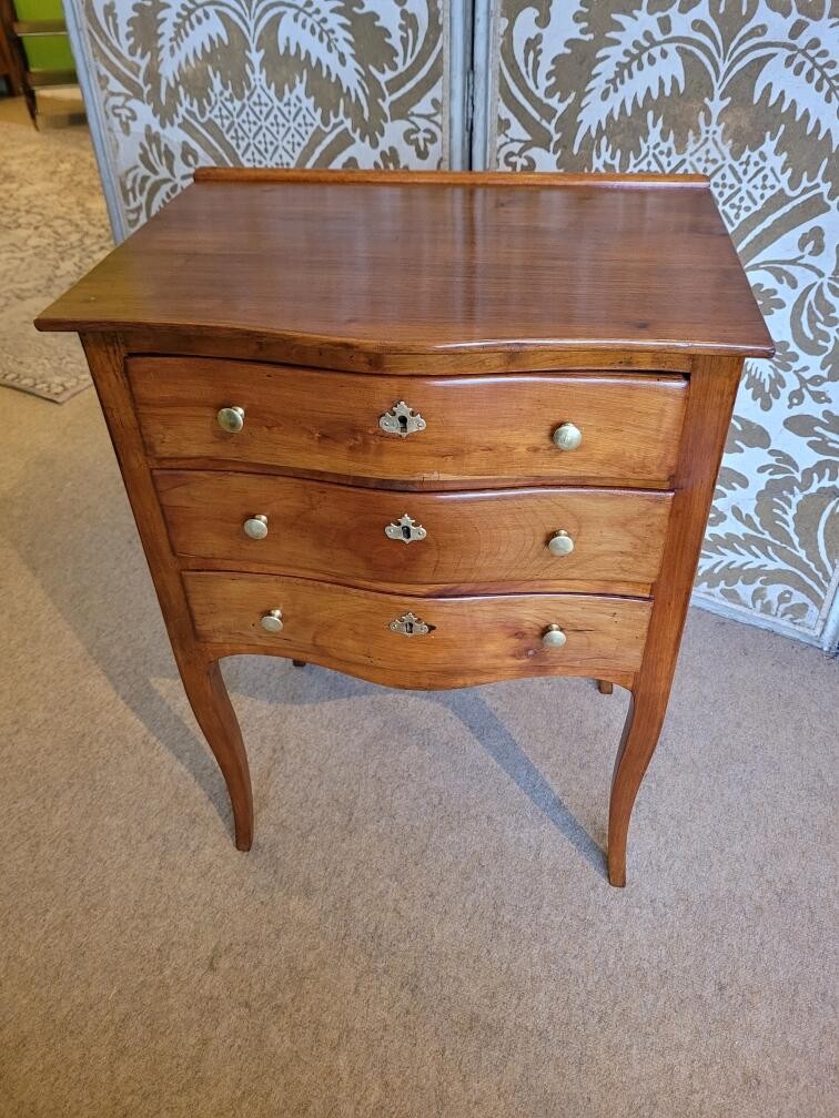 Table de salon en merisier /  Epoque XVIIIème