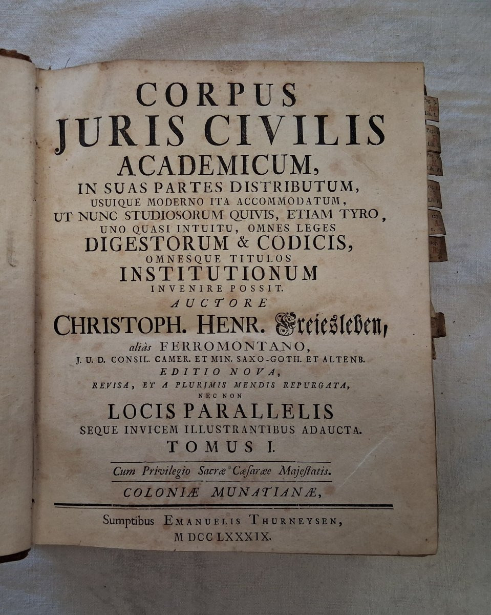 Ensemble de 7 Livres  XVII et XVIIIème -photo-2