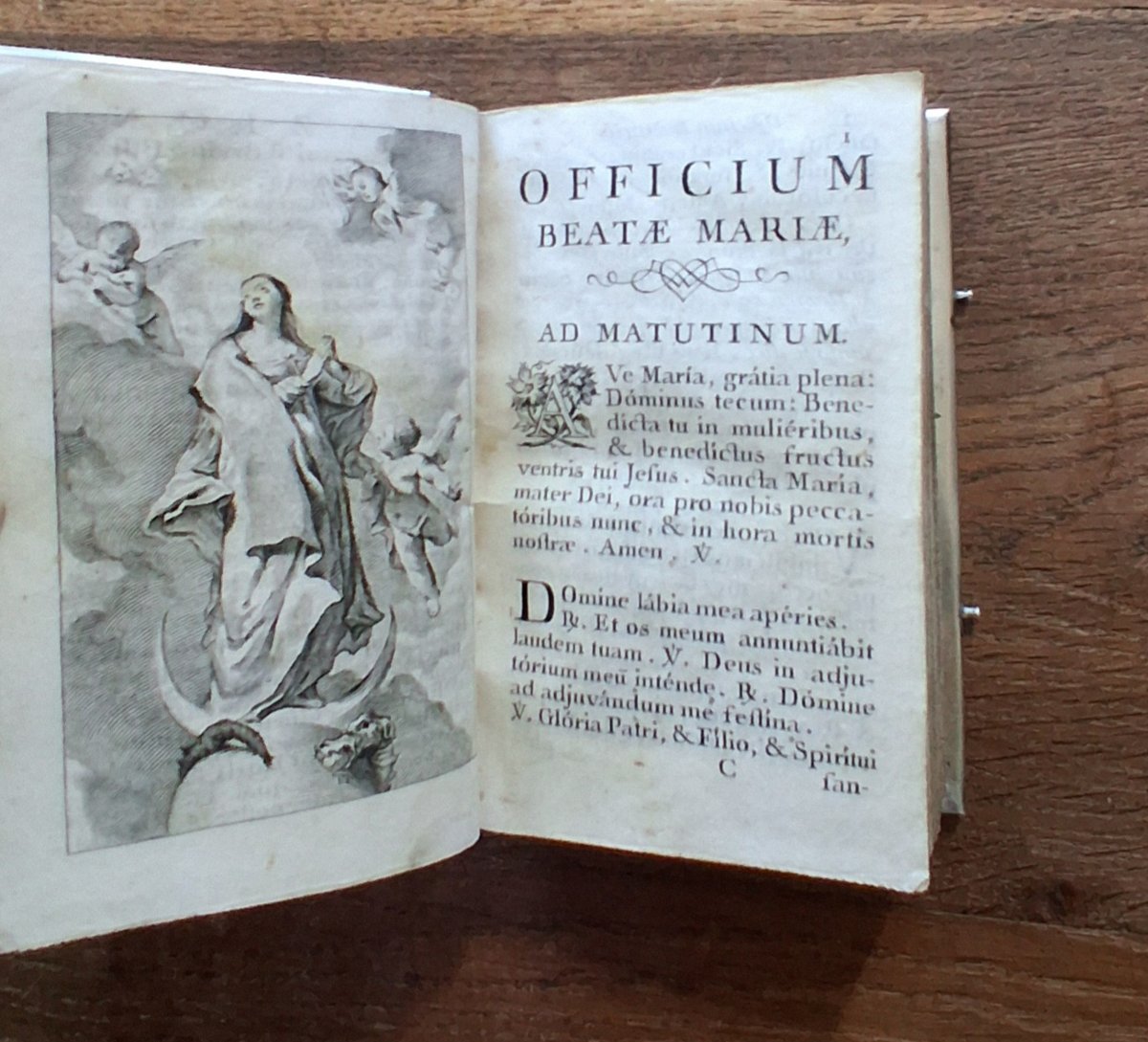 The Office Of The Blessed Virgin Mary  /  1740-photo-3