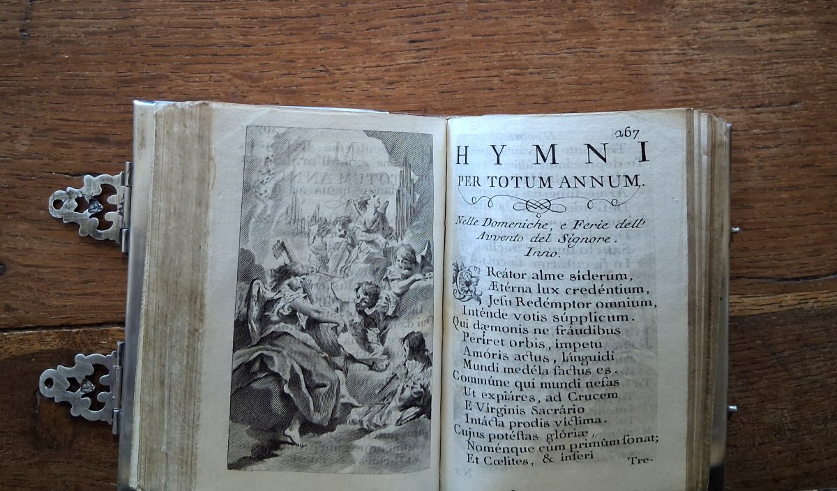The Office Of The Blessed Virgin Mary  /  1740-photo-3