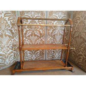 Un Jette Habits En Bois Fruitier