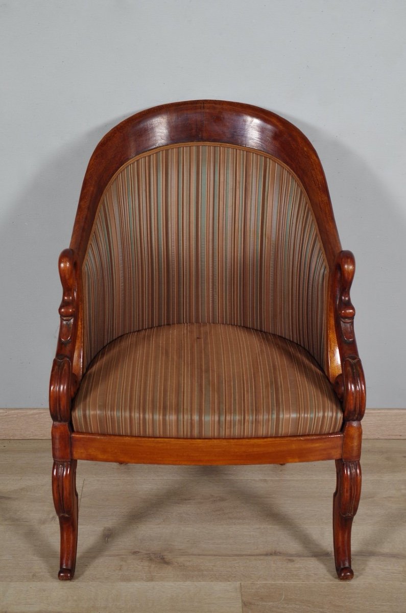 Pair Of Wing Chairs In The Restoration Style With Swan Necks-photo-2