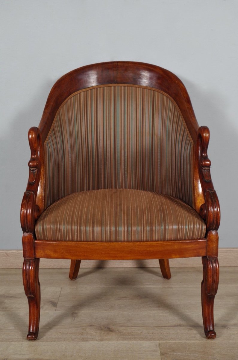 Pair Of Wing Chairs In The Restoration Style With Swan Necks-photo-4