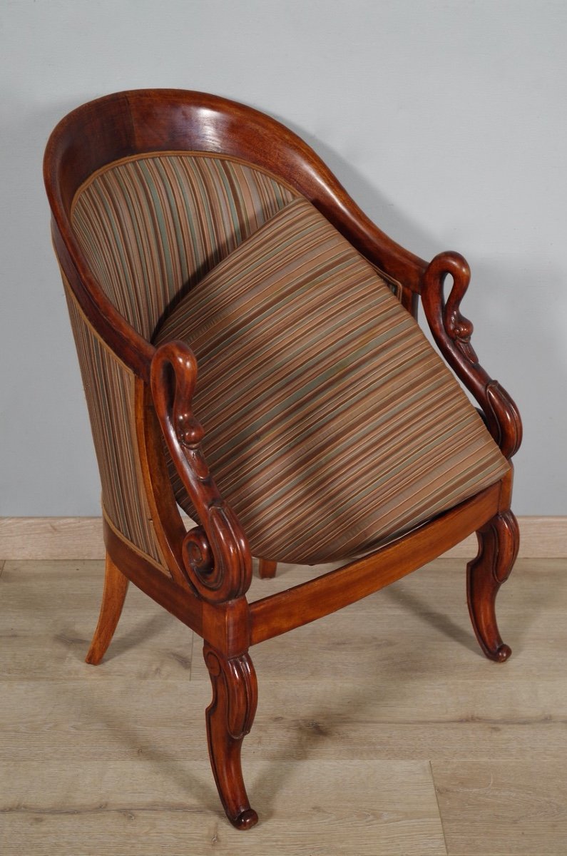 Pair Of Wing Chairs In The Restoration Style With Swan Necks-photo-2