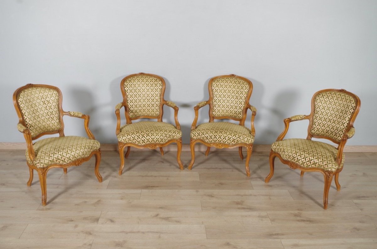 Quatre fauteuils cabriolets époque Louis XV 