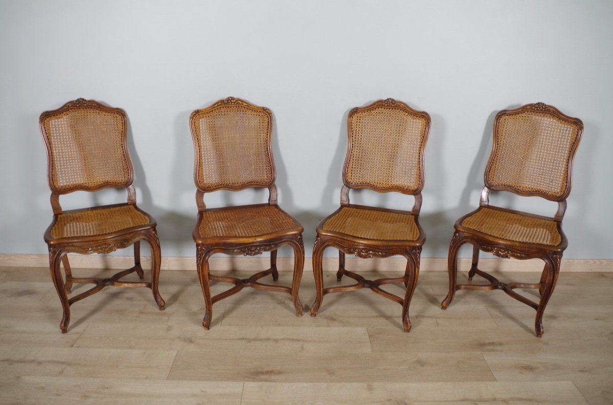 Quatre chaises style Louis XV