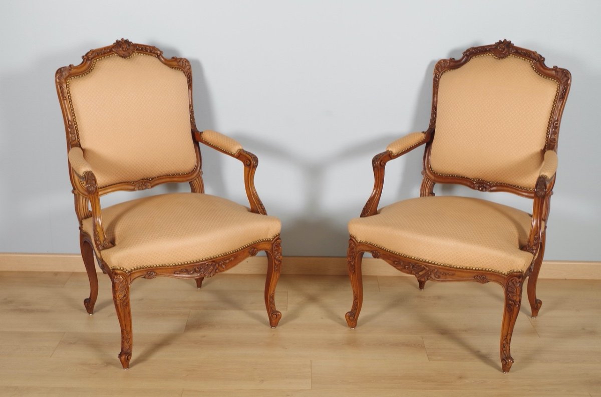 Paire de fauteuils style Louis XV noyer 1900