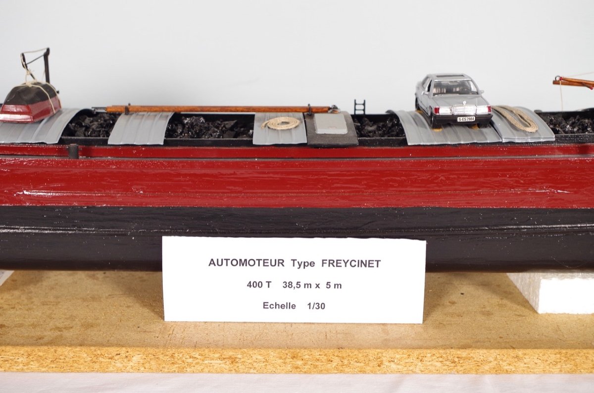 Maquette de péniche : automoteur type Freycinet-photo-1