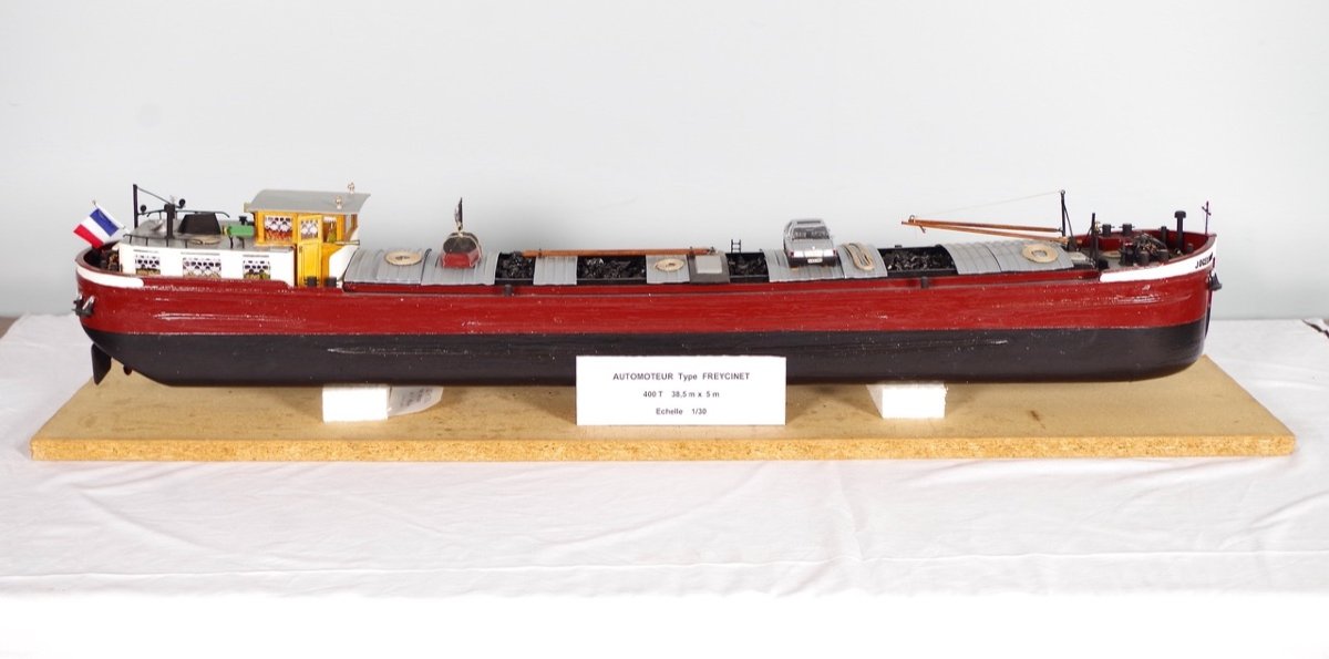 Maquette de péniche : automoteur type Freycinet