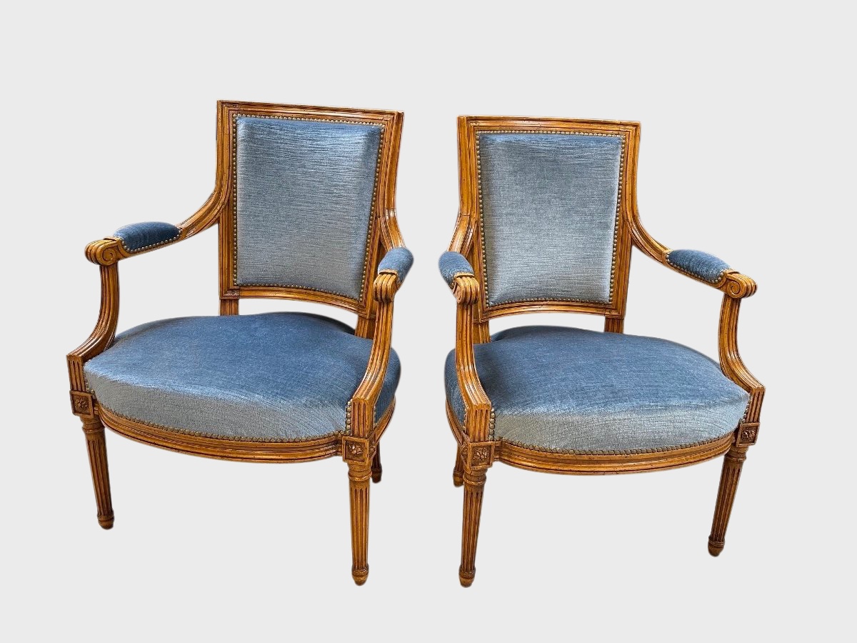André Mailfert : paire de fauteuils style Louis XVI