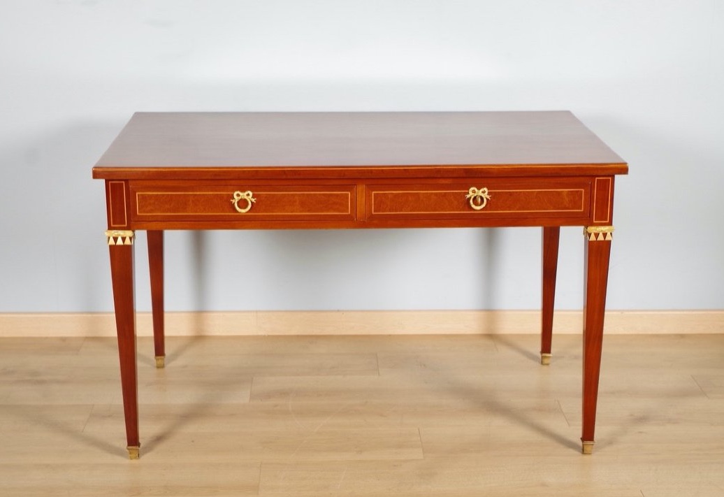 Bureau plat style Louis XVI