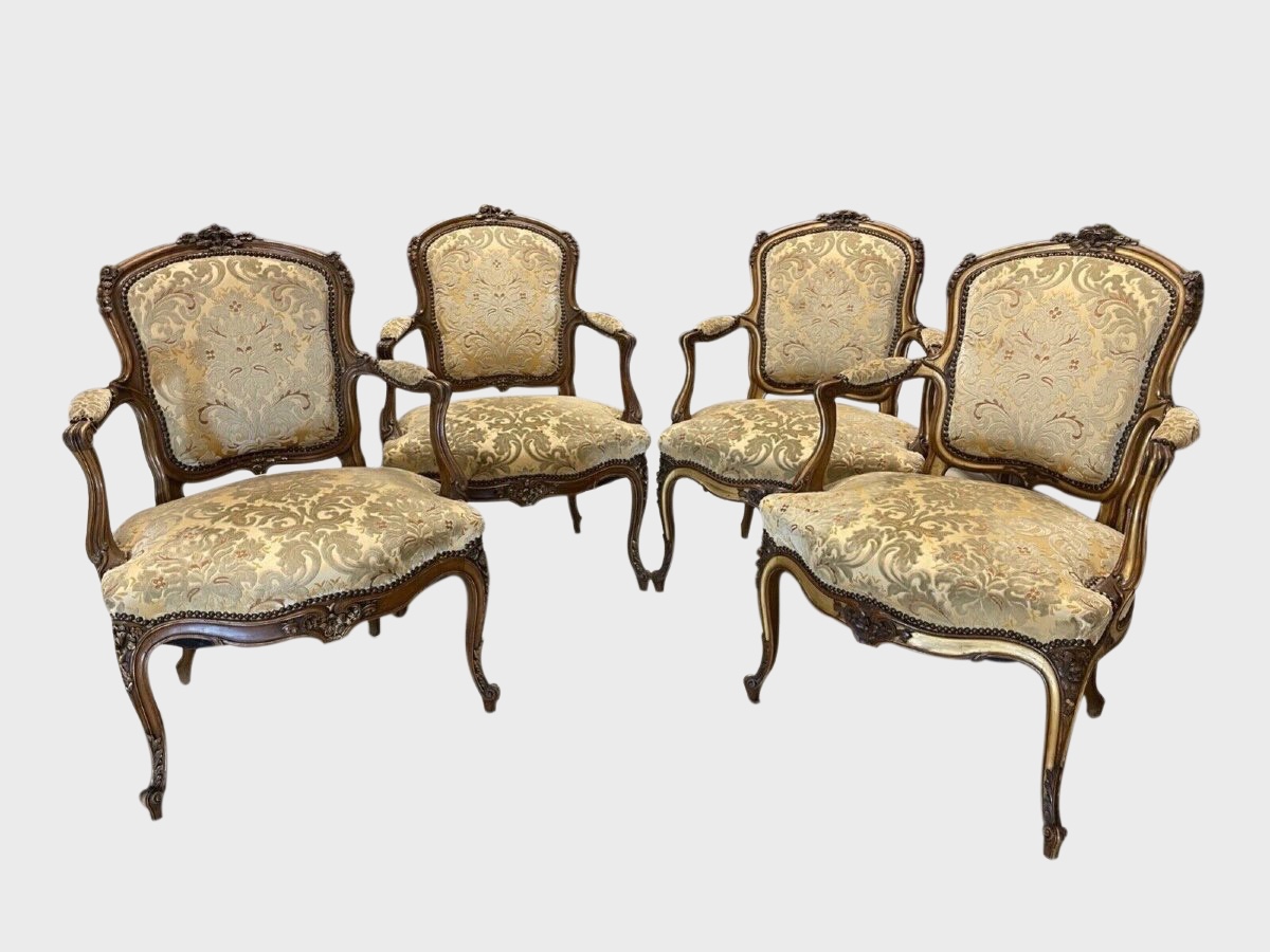 Quatre fauteuils style Louis XV