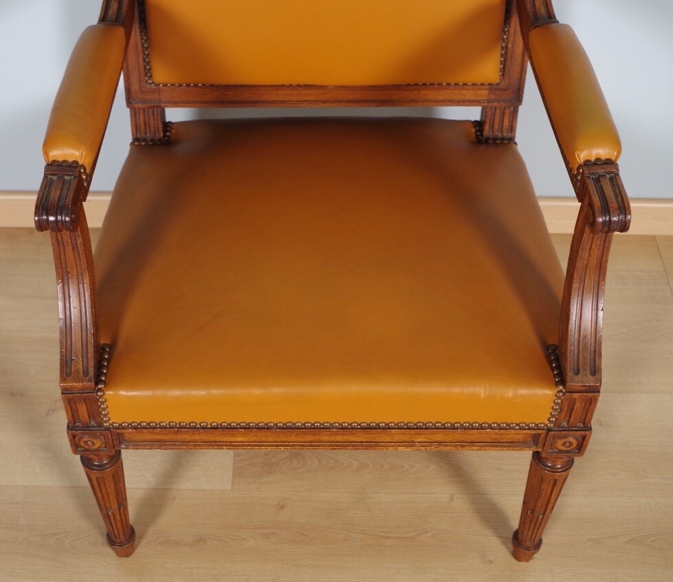 Deux fauteuils et deux chaises style Louis XVI-photo-4