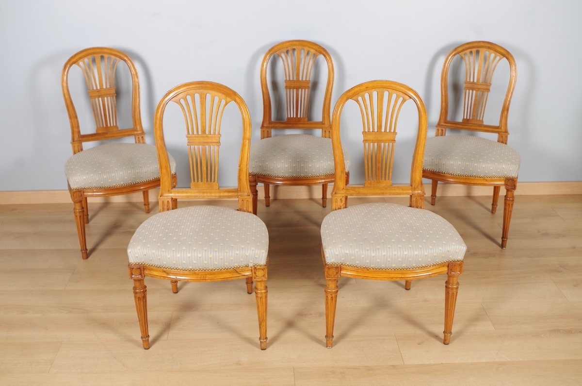 Cinq chaises époque Louis XVI