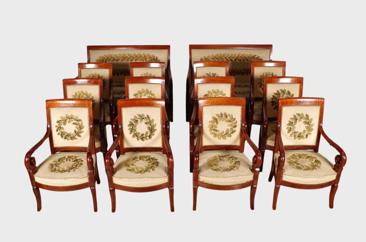 Salon douze fauteuils paire de canapés époque Restauration