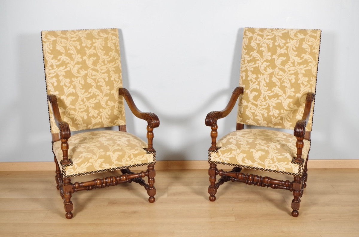 Paire de fauteuils style Louis XIV