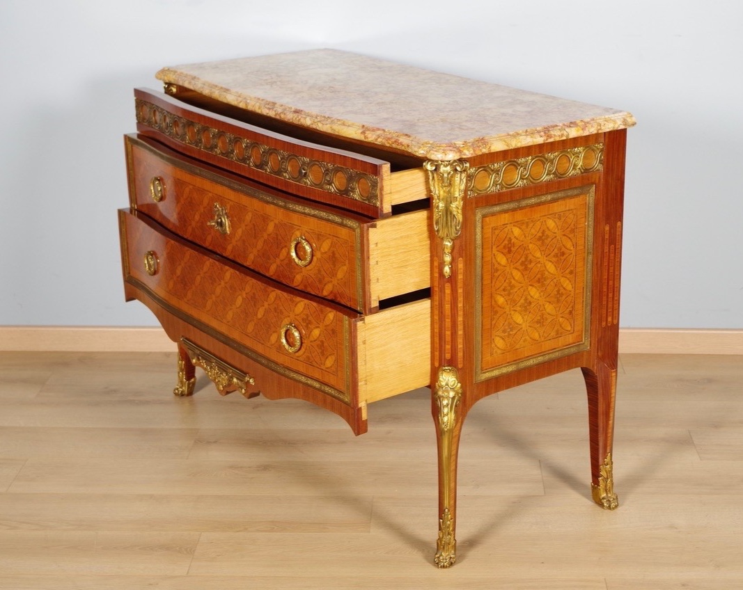 Commode style Transition dans le goût de Riesener-photo-1