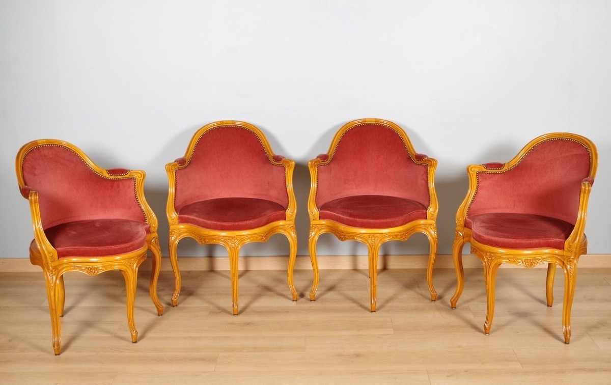 Quatre fauteuils de bureau style Louis XV