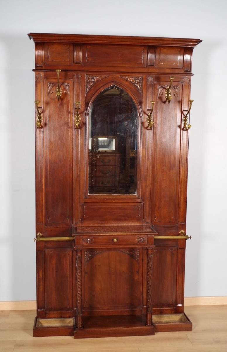 Porte-manteaux style gothique