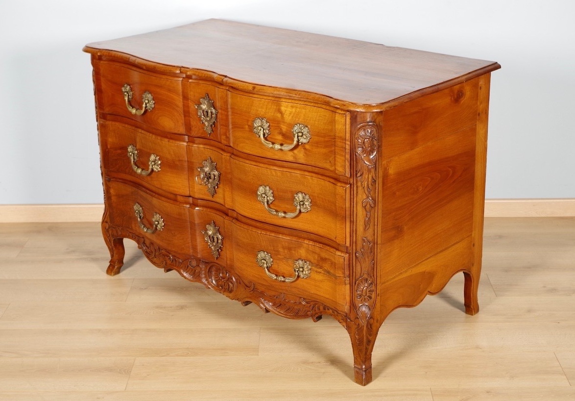 Commode Régence en noyer sculpté, goût de Pierre Hache, XVIIIe siècle-photo-3
