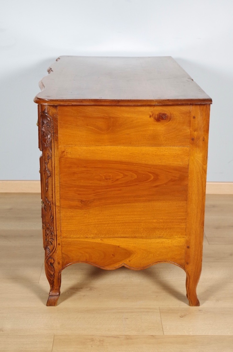 Commode Régence en noyer sculpté, goût de Pierre Hache, XVIIIe siècle-photo-2