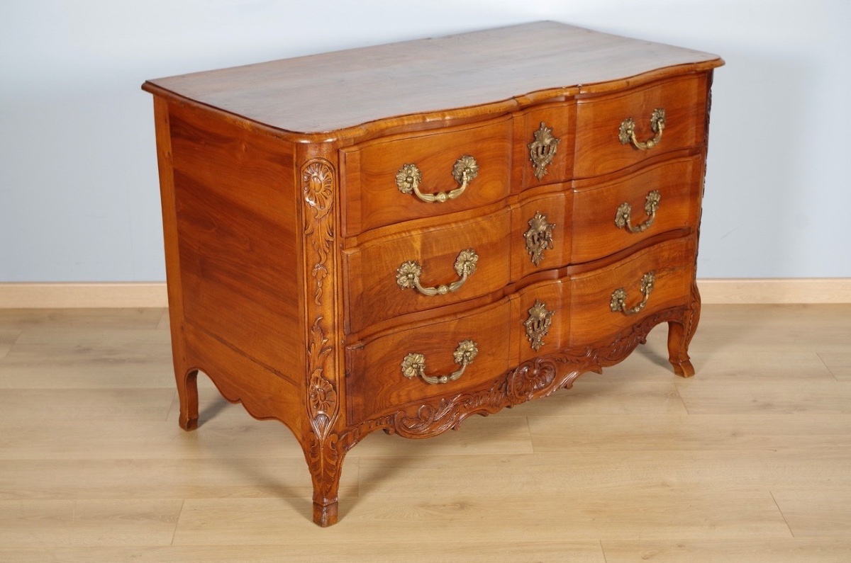 Commode Régence en noyer sculpté, goût de Pierre Hache, XVIIIe siècle-photo-3