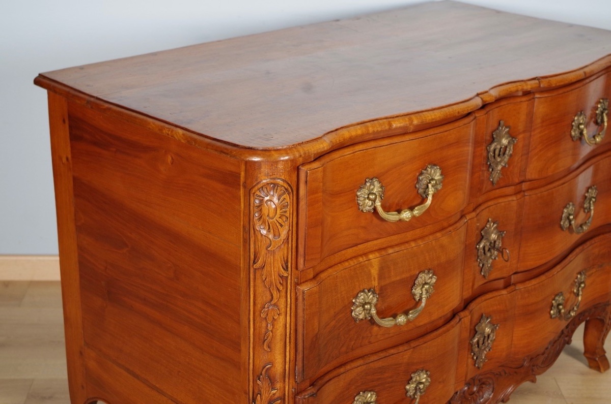 Commode Régence en noyer sculpté, goût de Pierre Hache, XVIIIe siècle-photo-4