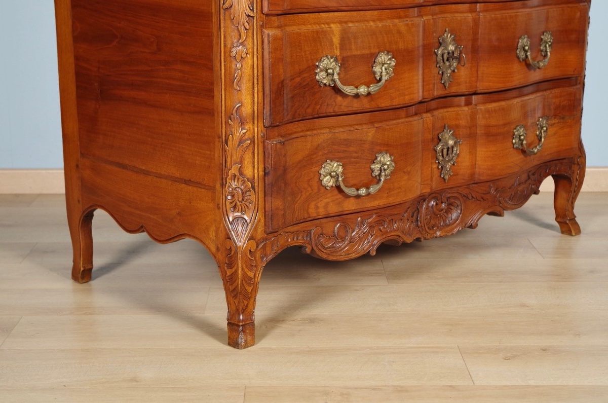 Commode Régence en noyer sculpté, goût de Pierre Hache, XVIIIe siècle-photo-5