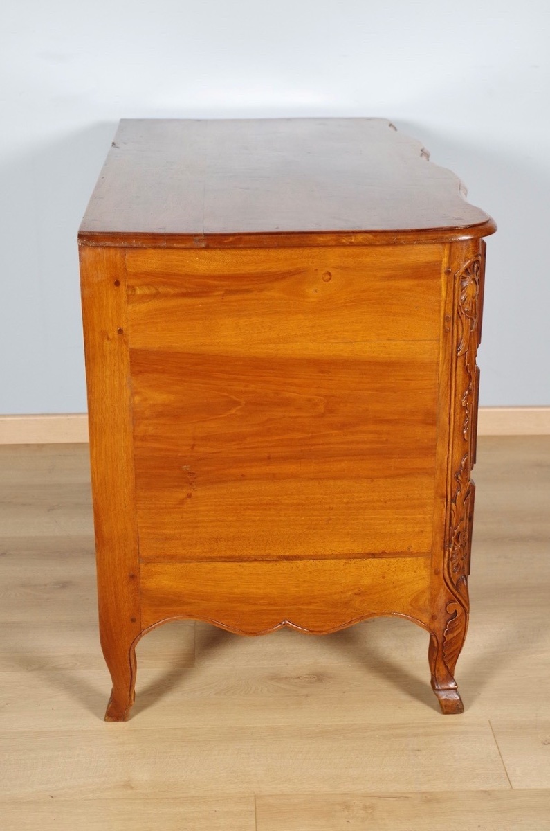 Commode Régence en noyer sculpté, goût de Pierre Hache, XVIIIe siècle-photo-6