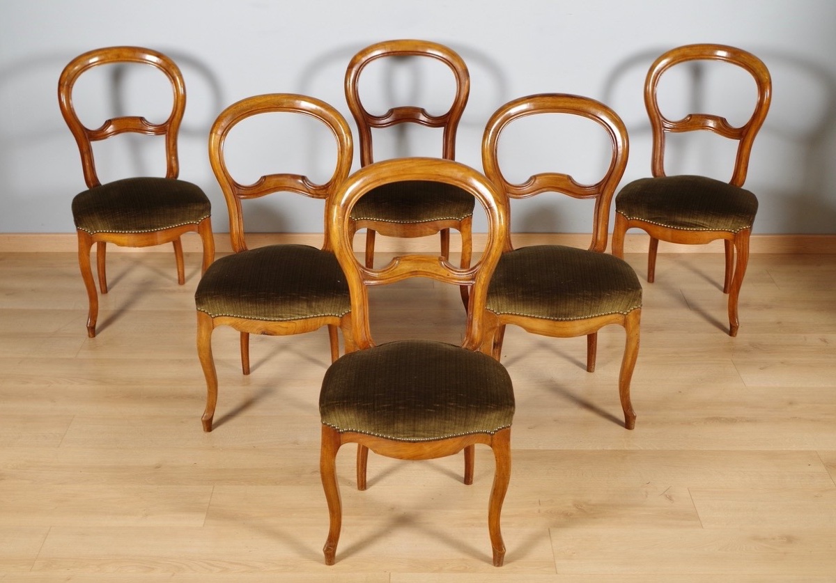 Six Louis-philippe Chairs In Walnut—19th Century
