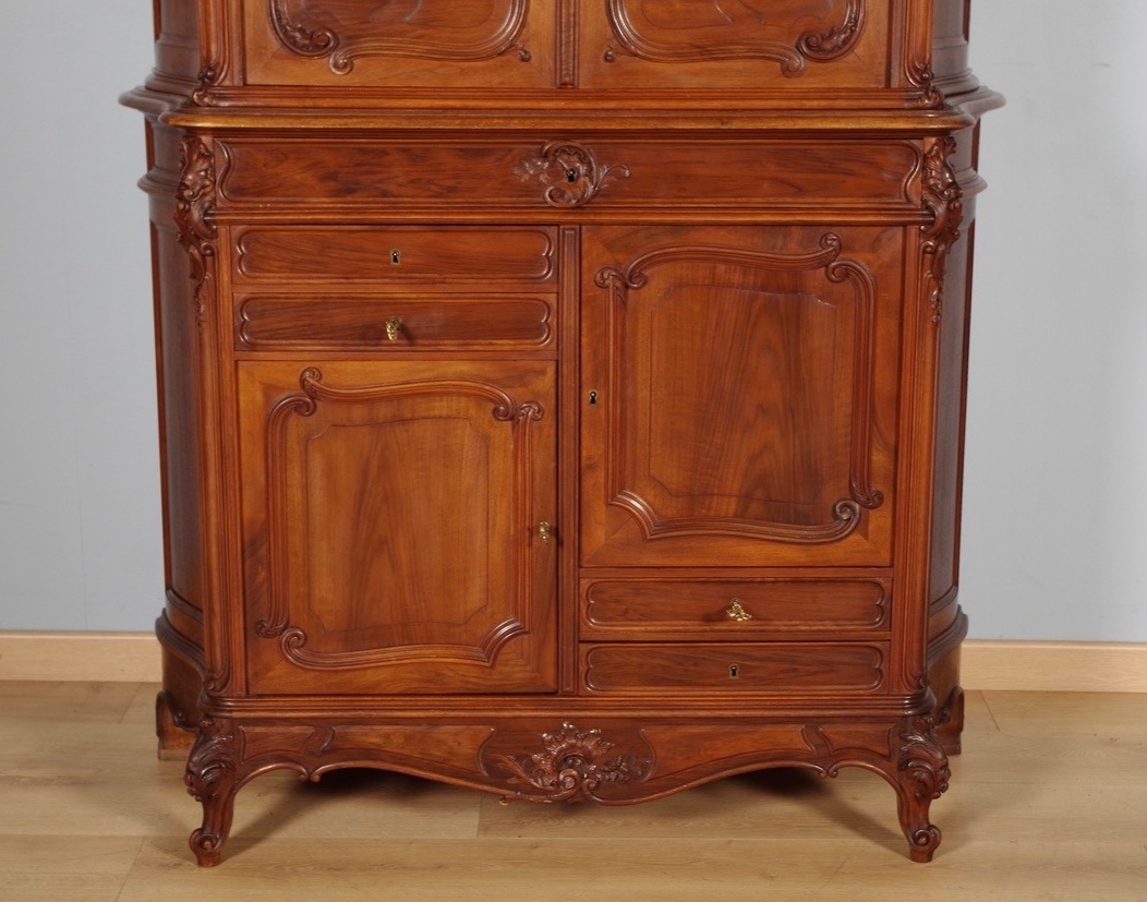 Buffet deux corps Louis XV en noyer sculpté, vers 1900-photo-1