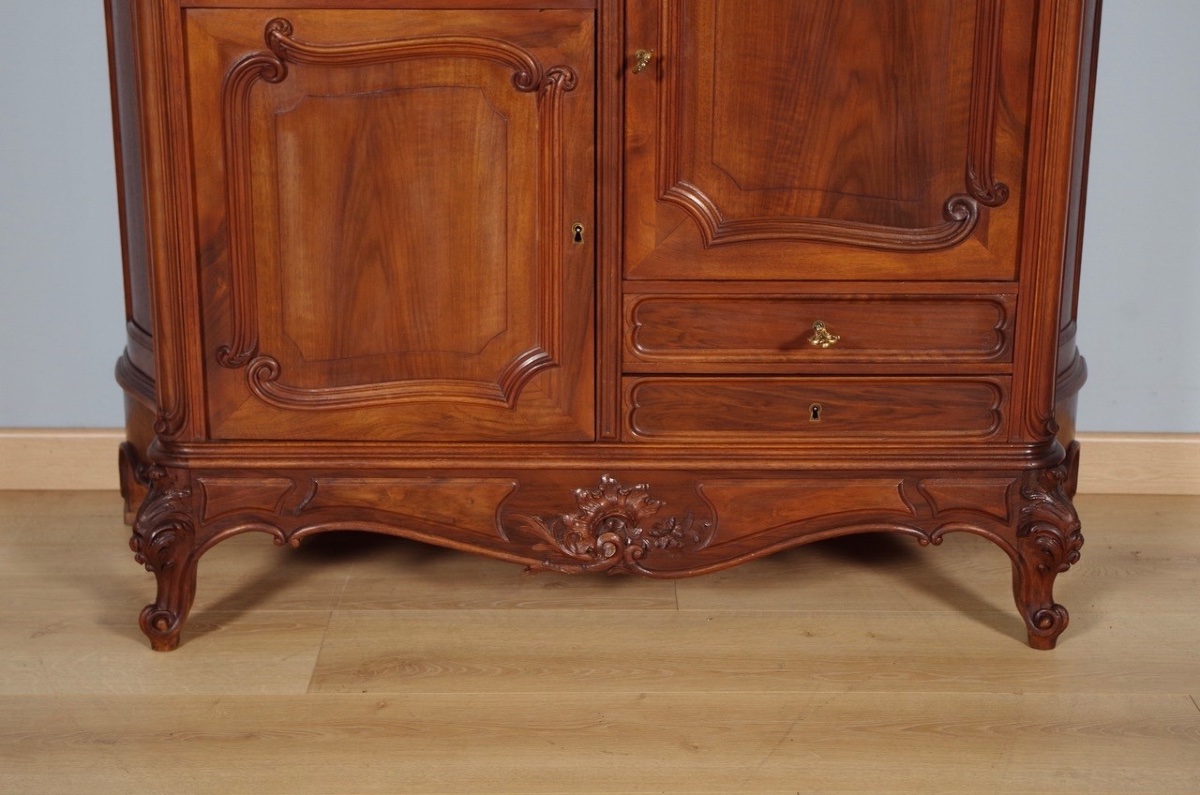 Buffet deux corps Louis XV en noyer sculpté, vers 1900-photo-2