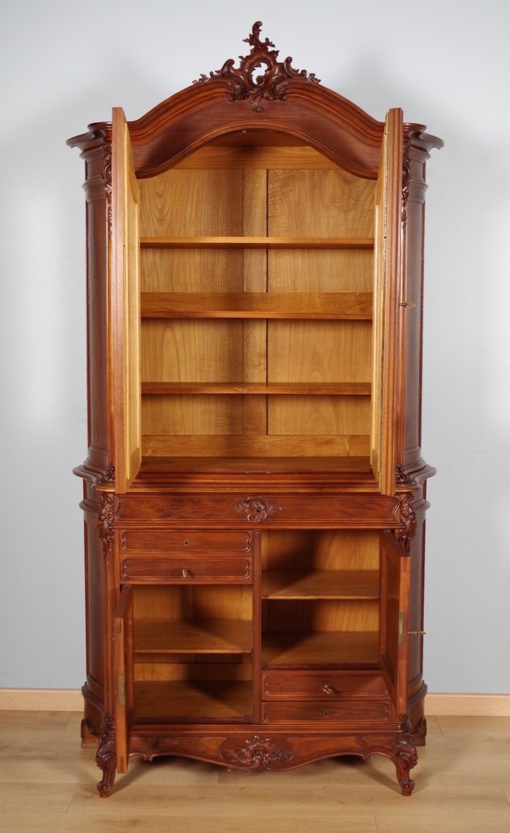 Buffet deux corps Louis XV en noyer sculpté, vers 1900-photo-3