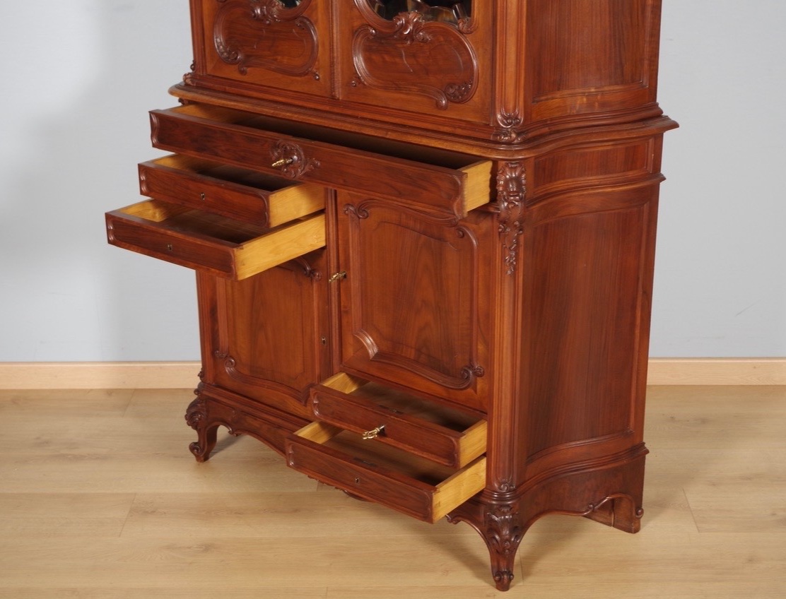 Buffet deux corps Louis XV en noyer sculpté, vers 1900-photo-7