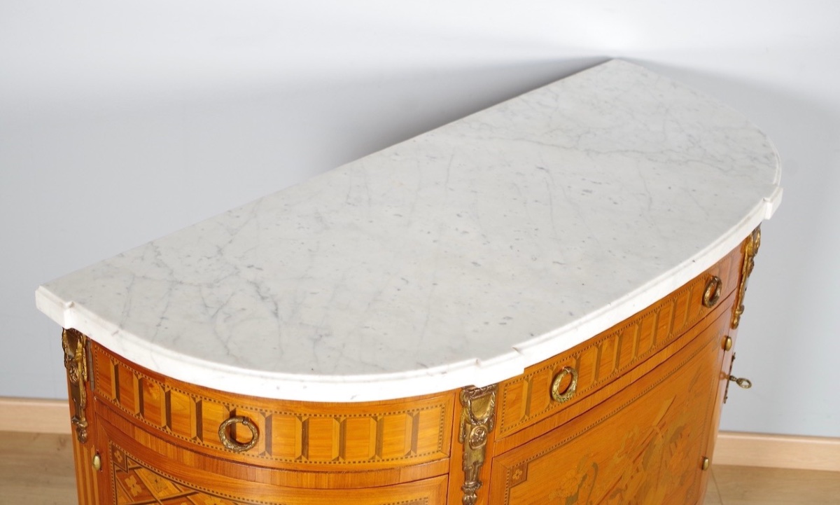 Commode Louis XVI demi-lune à portes, marqueterie et bronzes dorés, vers 1900-photo-4