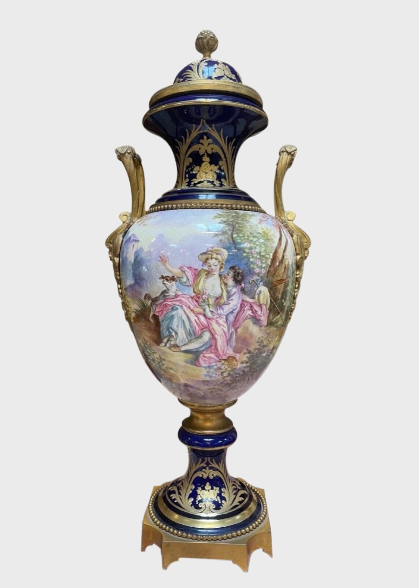 Grand vase style Sèvres en porcelaine et bronze doré, vers 1880