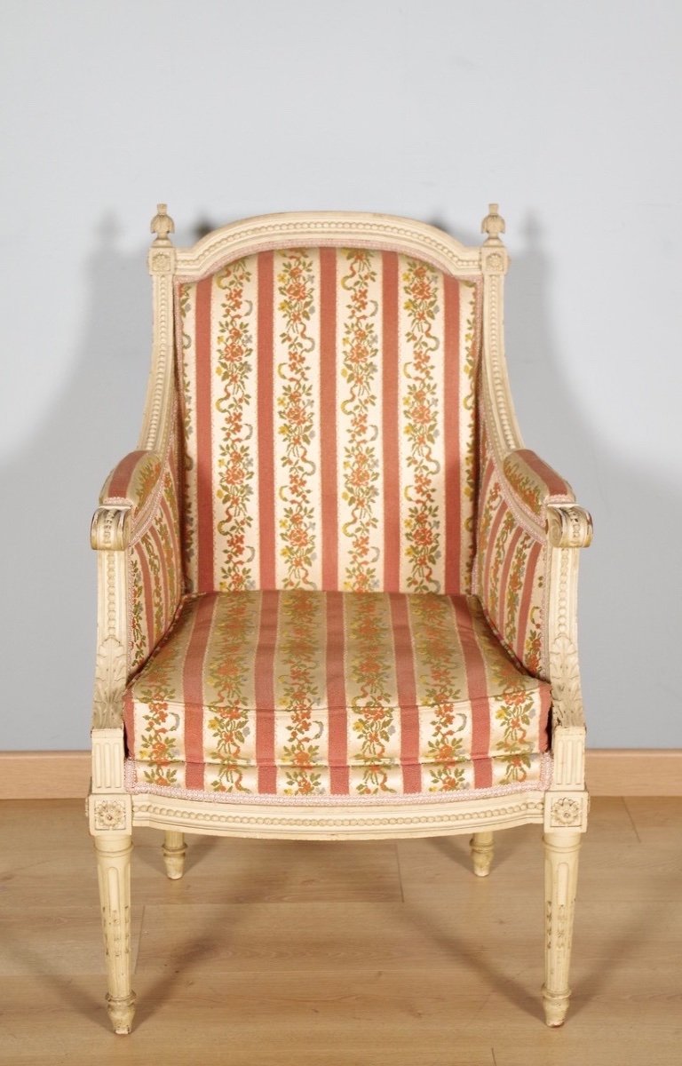 Paire de bergères Louis XVI en bois laqué, vers 1900-photo-2
