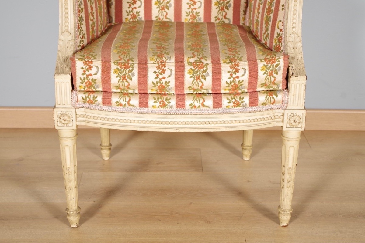 Paire de bergères Louis XVI en bois laqué, vers 1900-photo-1