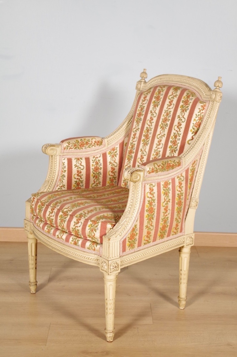 Paire de bergères Louis XVI en bois laqué, vers 1900-photo-2