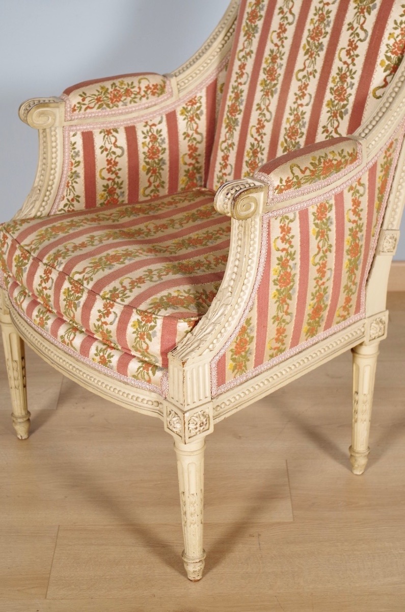 Paire de bergères Louis XVI en bois laqué, vers 1900-photo-3
