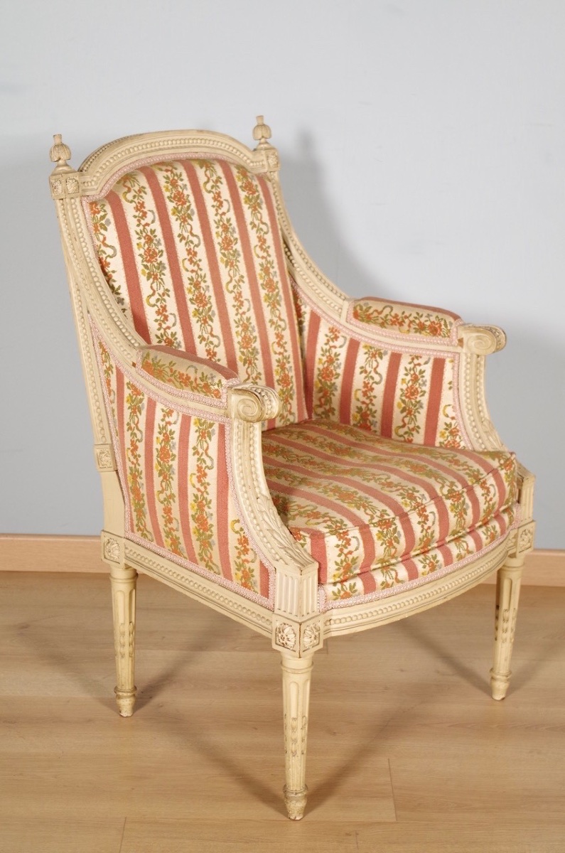 Paire de bergères Louis XVI en bois laqué, vers 1900-photo-6