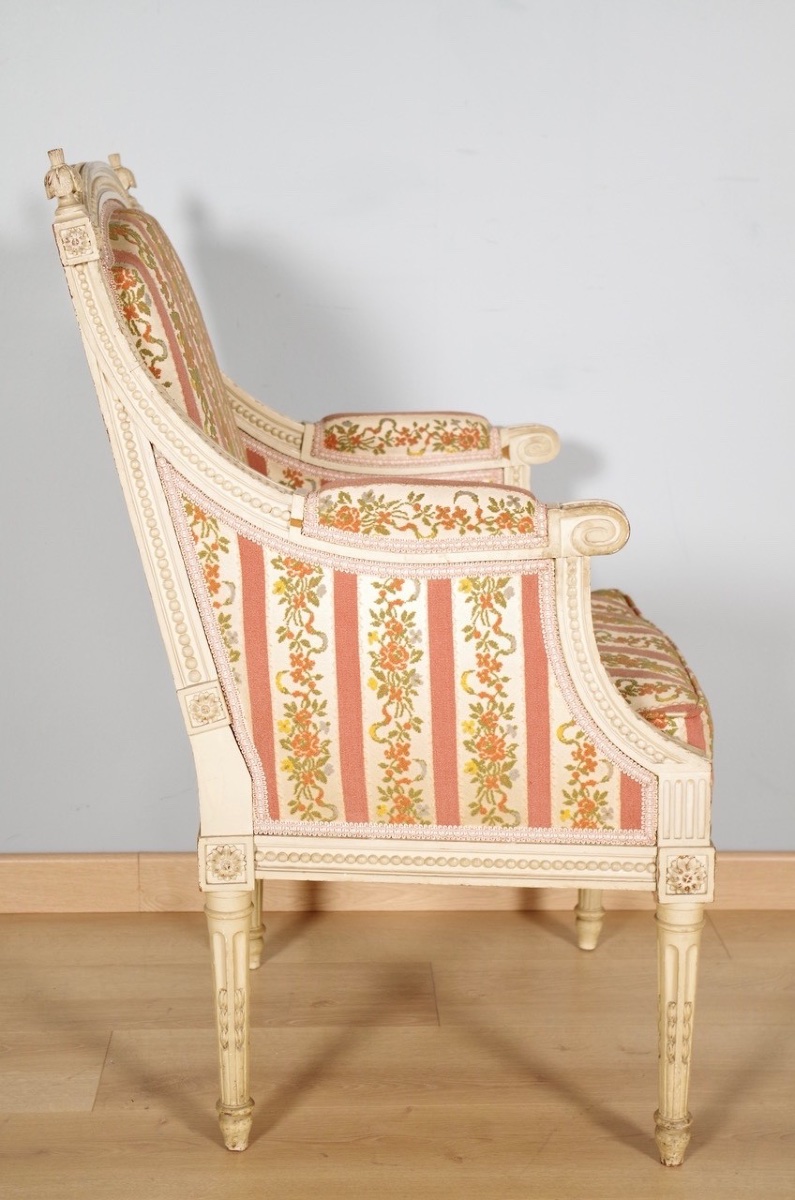 Paire de bergères Louis XVI en bois laqué, vers 1900-photo-7