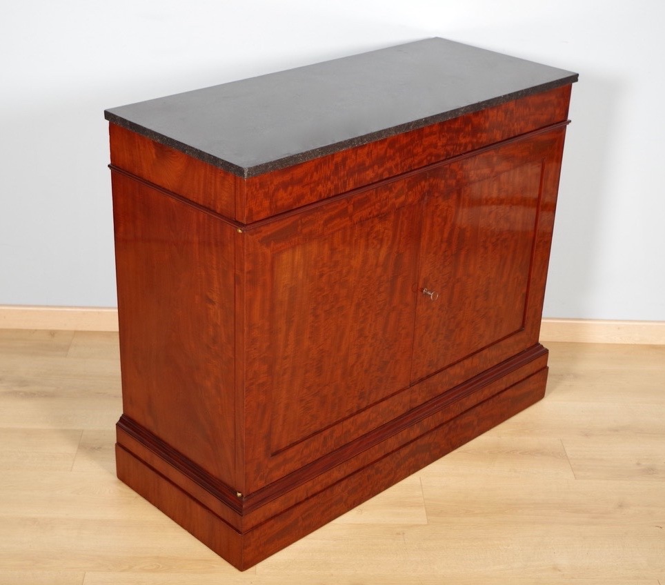 Commode à portes Empire en acajou moiré, vers 1810-photo-3