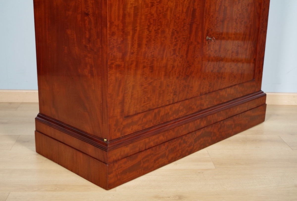 Commode à portes Empire en acajou moiré, vers 1810-photo-1