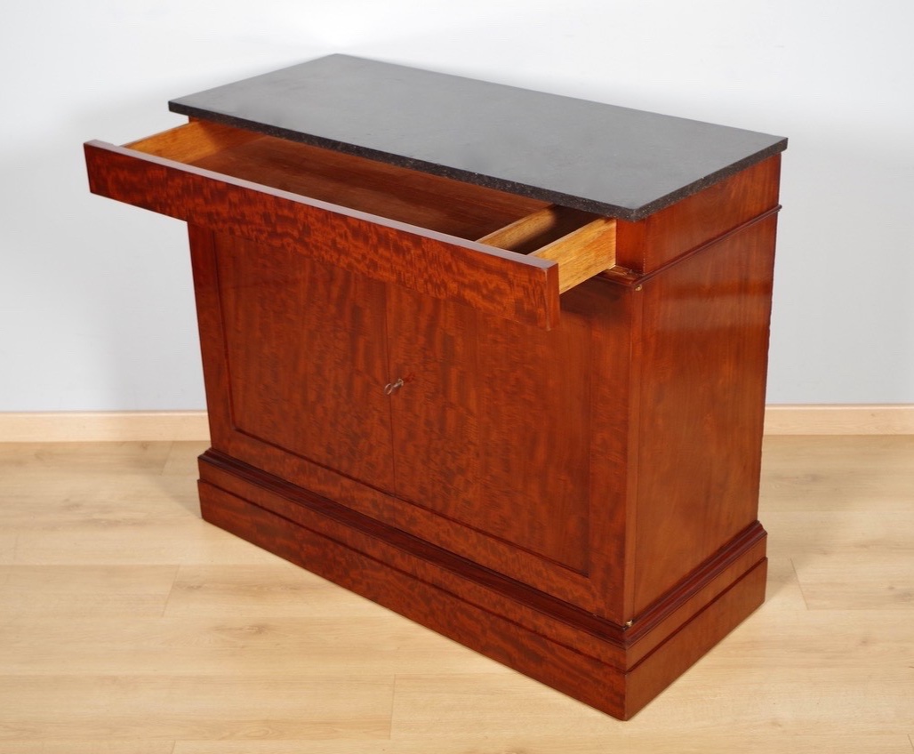 Commode à portes Empire en acajou moiré, vers 1810-photo-4