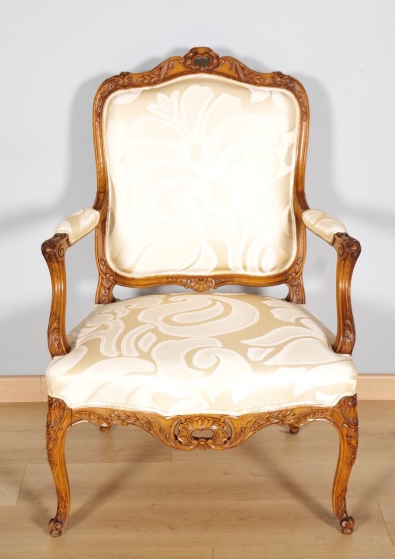 Paire de fauteuils Régence à la Reine en hêtre sculpté, vers 1900-photo-2