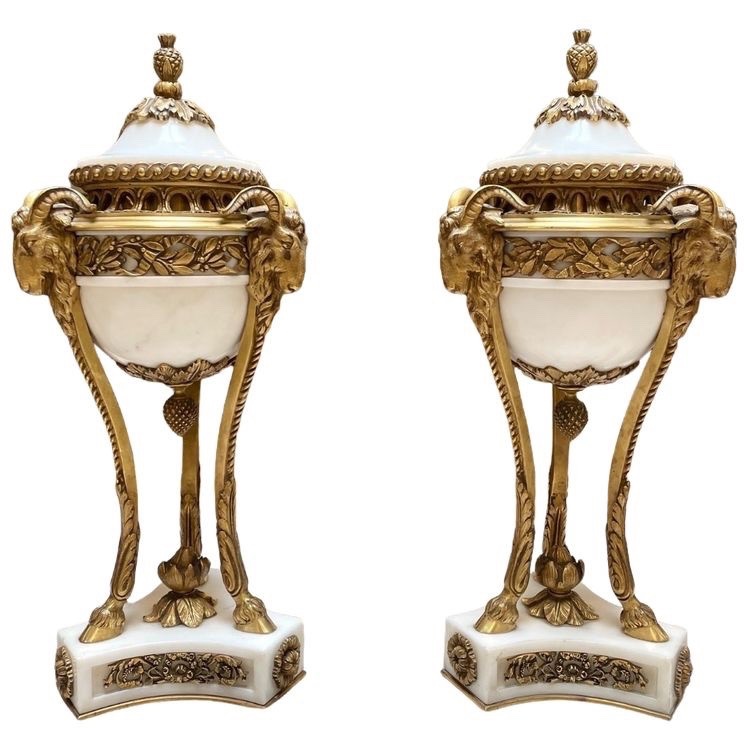 Paire de cassolettes Louis XVI en marbre de Carrare et bronze doré, vers 1880-photo-2