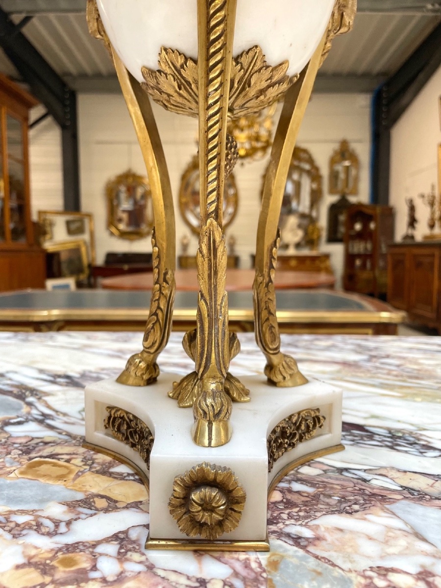 Paire de cassolettes Louis XVI en marbre de Carrare et bronze doré, vers 1880-photo-7