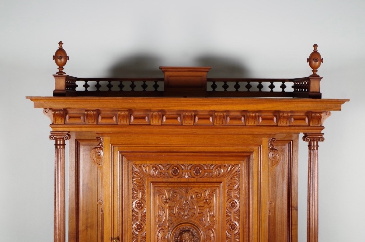 Cabinet Renaissance en noyer sculpté, dans le goût de Dufin, vers 1880-photo-3